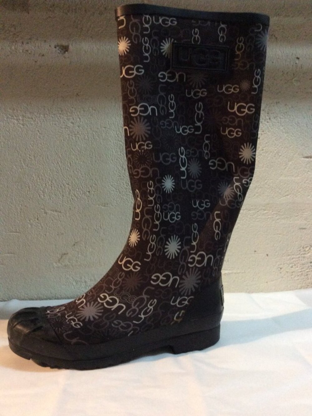 UGG Tall Rubber Rain Boots Size 8